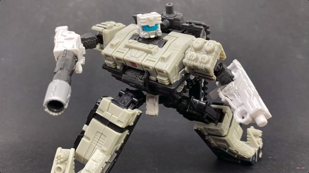 Transformers Kingdom Slammer In Hand Images  (14 of 20)